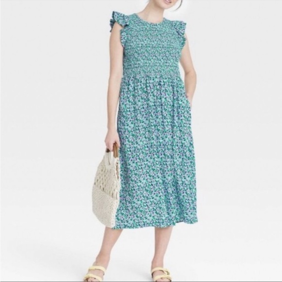 a new day Dresses & Skirts - Sleeveless Smocked Floral Print Sundress. Size L.